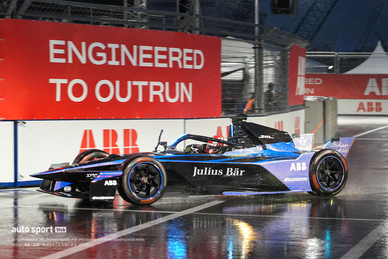 「思っていた以上にバンピー。雨とライトで幻想的だった」JujuがフォーミュラE東京・公道コースをGEN3 Evoでデモラン