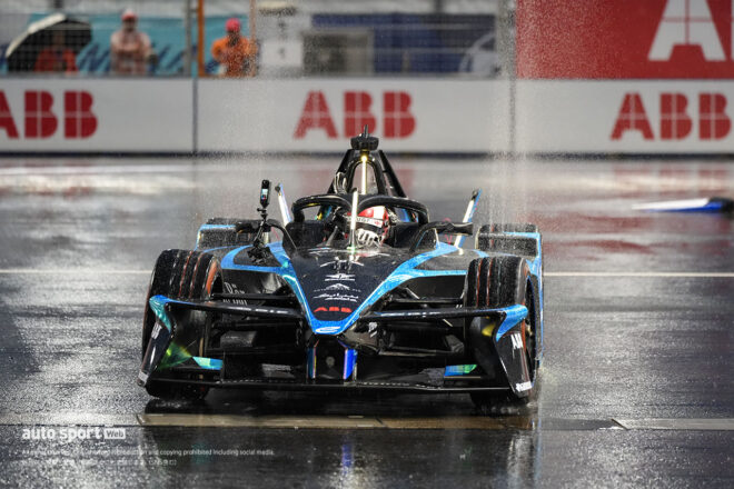 「思っていた以上にバンピー。雨とライトで幻想的だった」JujuがフォーミュラE東京・公道コースをGEN3 Evoでデモラン