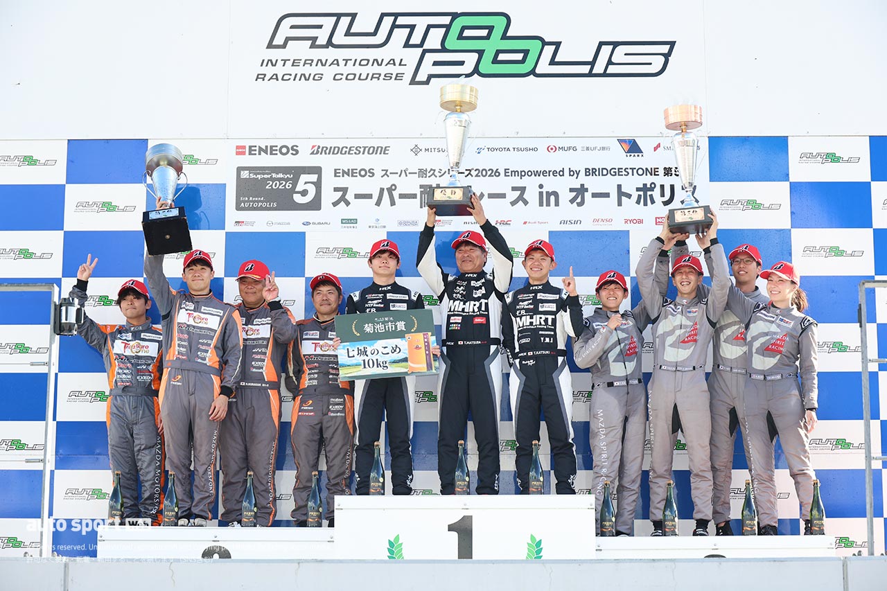スーパー耐久第5戦オートポリスはトラブル多発のサバイバルに。TKRI松永建設AMG GT3が今季2勝目を飾る
