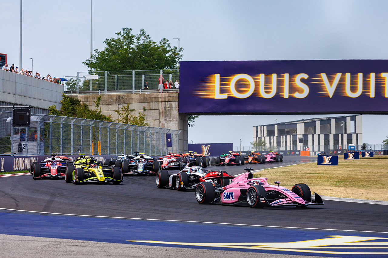2026年FIA F2第9戦ブダペスト フィーチャーレースのスタート