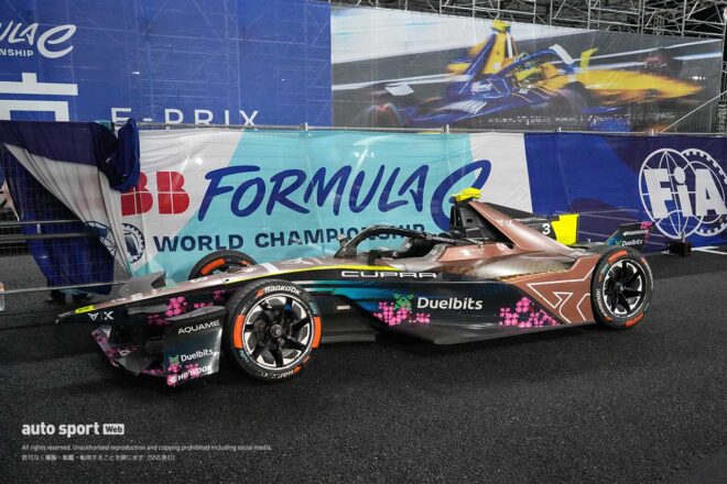 最終盤で多重クラッシュ発生。残り1周の超スプリントレースをデ・フリースが制して今季2勝目／フォーミュラE第15戦決勝レポート