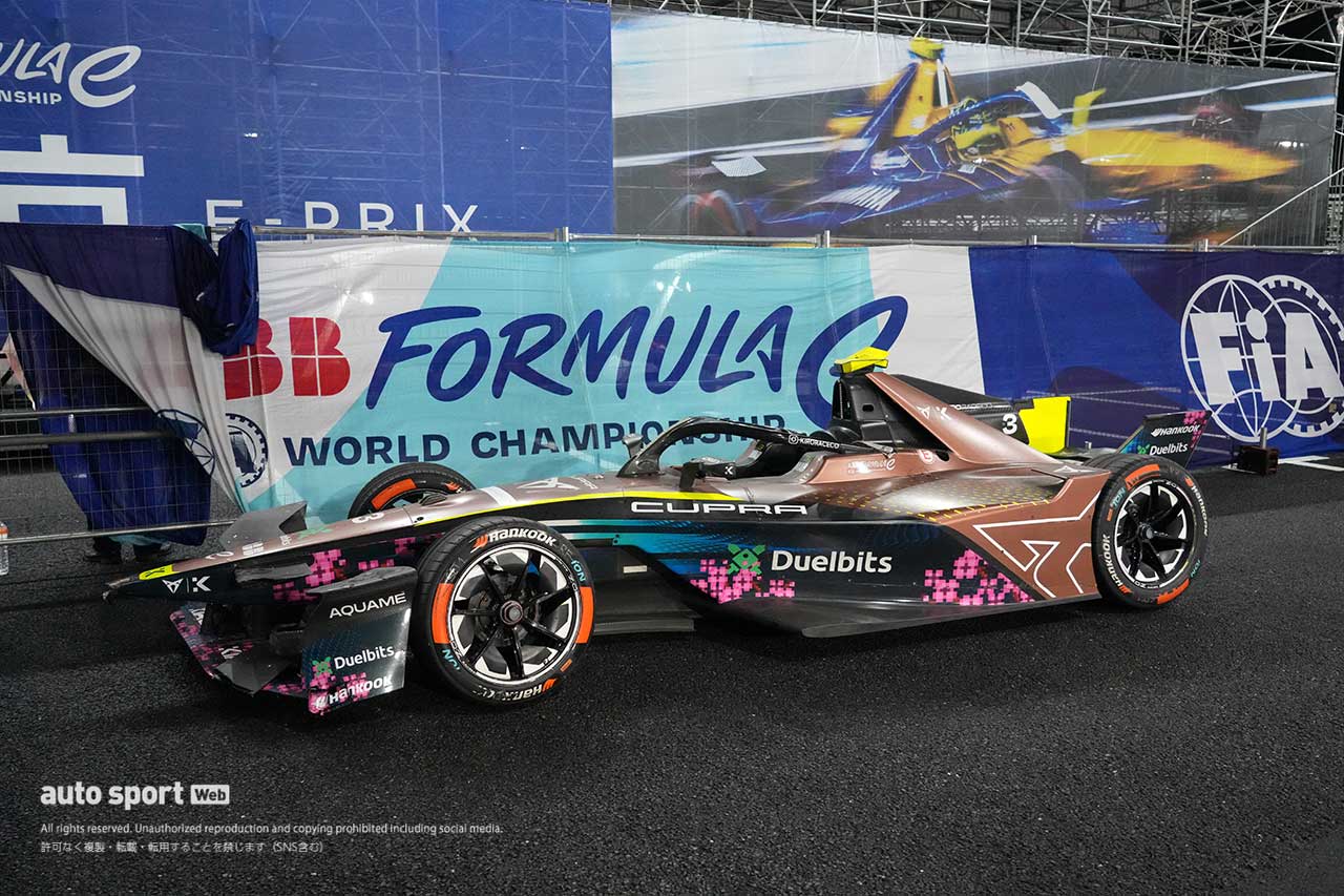 最終盤で多重クラッシュ発生。残り1周の超スプリントレースをデ・フリースが制して今季2勝目／フォーミュラE第15戦決勝レポート