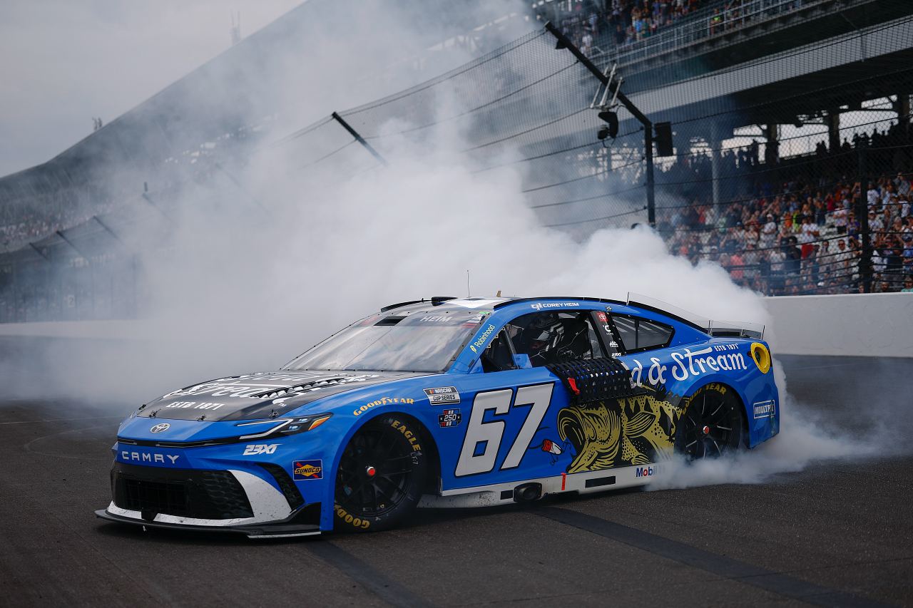 “予期せぬ勝者と予期せぬ億万長者”が誕生。コーリー・ハイムがクラウンジュエルを制覇／NASCAR第22戦