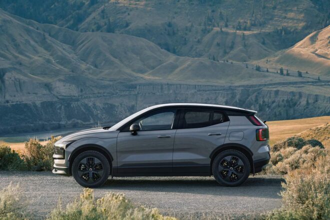 ボルボ、電動SUV『EX30 Cross Country』に後輪駆動の特別仕様車を設定。一充電走行距離は530kmに