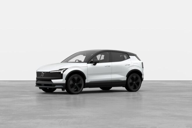 ボルボ、電動SUV『EX30 Cross Country』に後輪駆動の特別仕様車を設定。一充電走行距離は530kmに