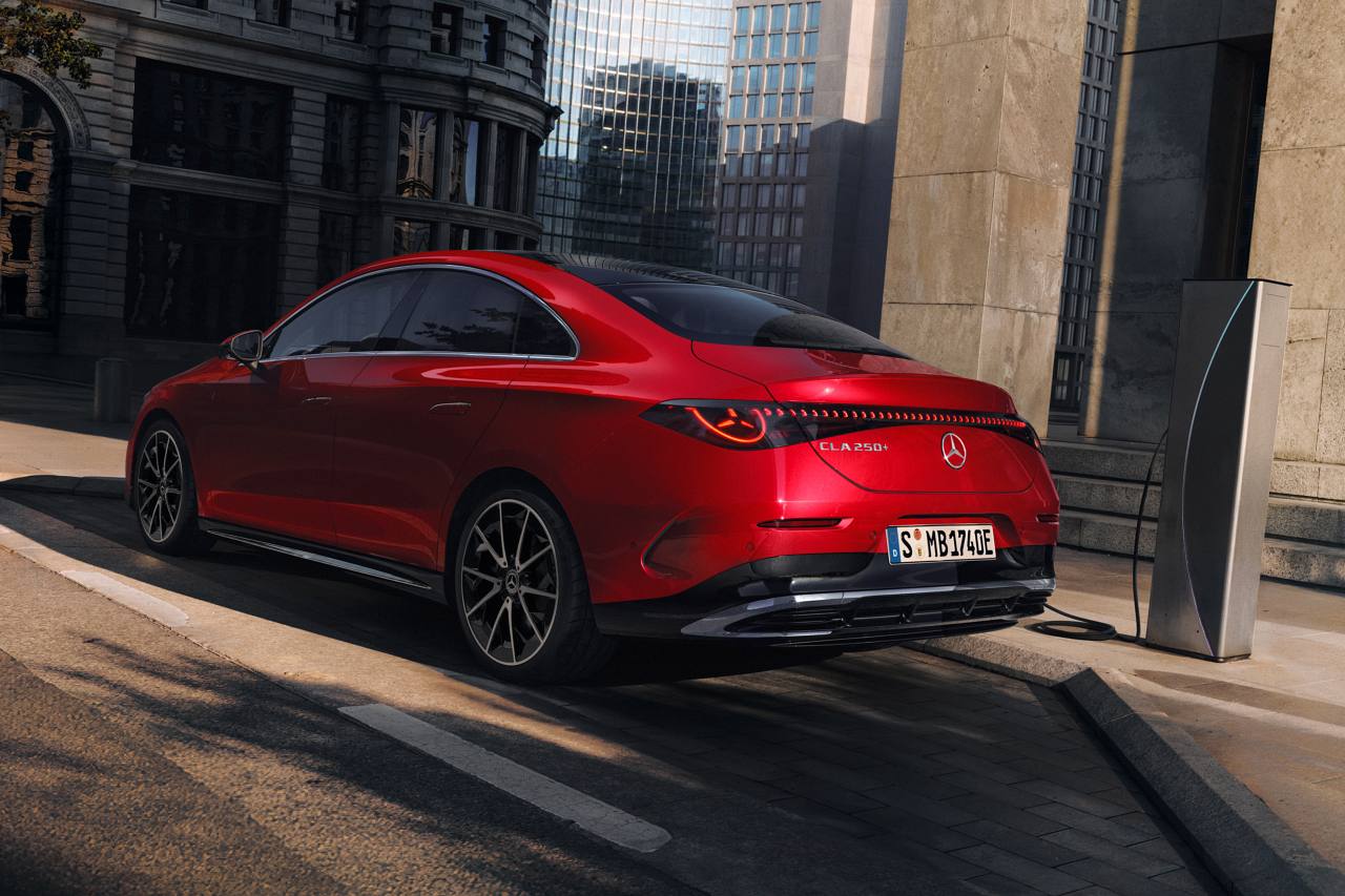 メルセデス・ベンツ、新型『CLA』の電動モデル“with EQ Technology”を導入。最大航続は771kmに