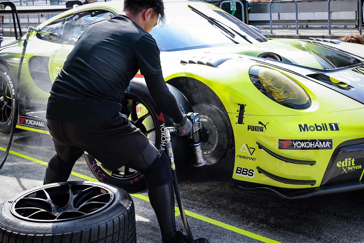 666号車seven x seven PORSCHE GT3R EVO