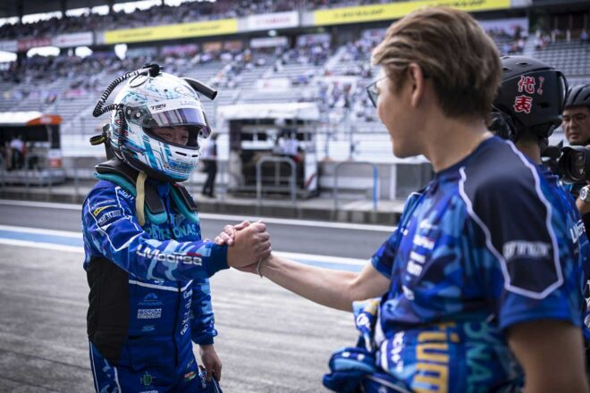 河野駿佑と吉本大樹（Syntium LMcorsa LC500 GT）