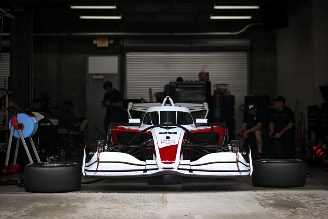 インディカーの新世代マシン『IR-28』が初テスト。走行を担当したロッシは「運転するだけで純粋な喜びを感じた」と絶賛