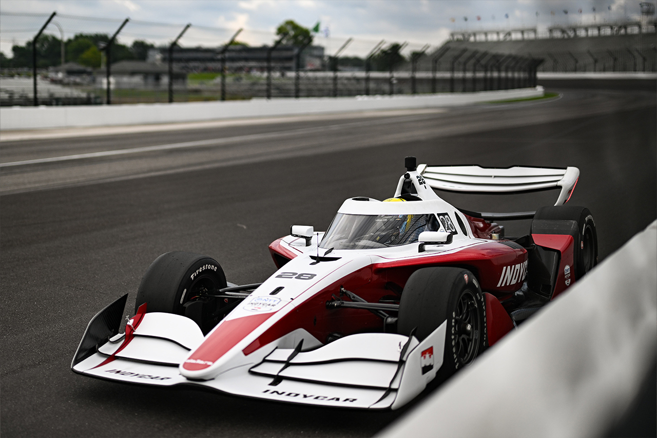 インディカーの新世代マシン『IR-28』が初テスト。走行を担当したロッシは「運転するだけで純粋な喜びを感じた」と絶賛
