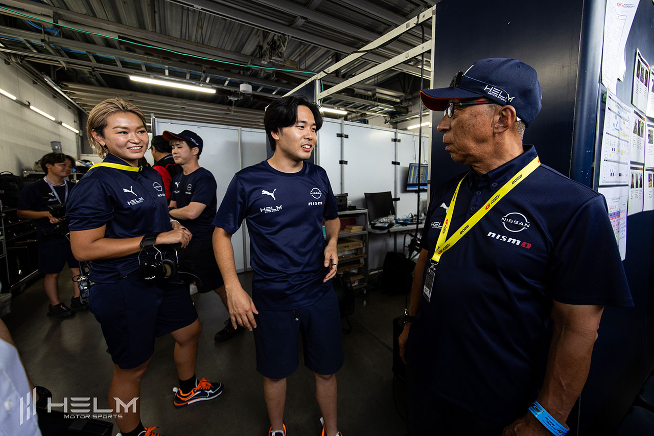 浦野夢希エンジニア、平木湧也、福山英朗監督（HELM MOTORSPORTS GT-R）