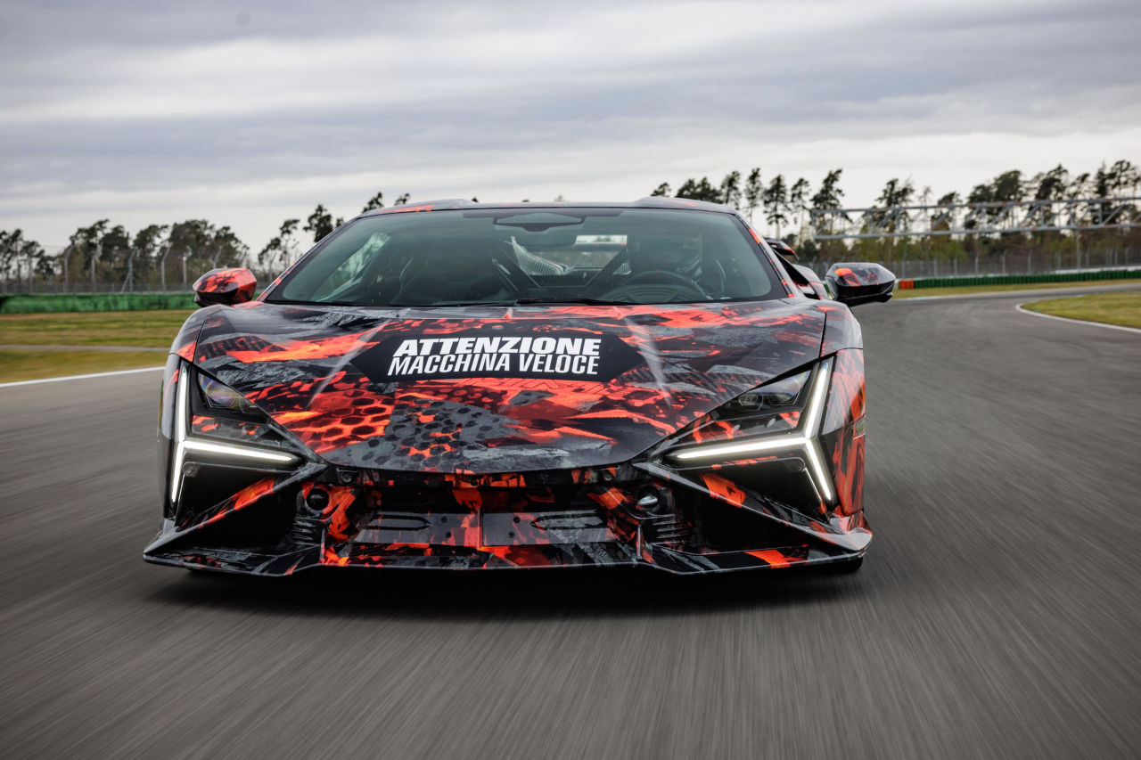 未発表のランボルギーニ最新モデル『レヴエルトSV』がホッケンハイムでラップレコードを樹立