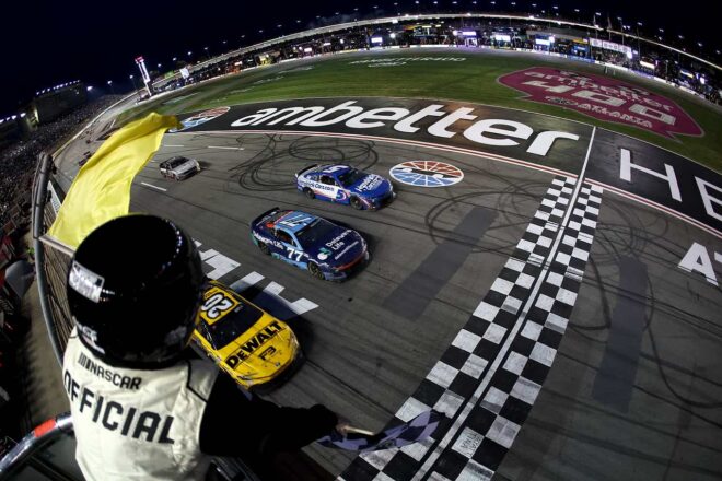 NASCAR、今週末からステージブレイクの運用を刷新。2027年カレンダーでは4つのトラックが新たに確定