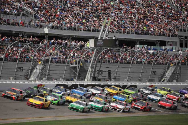NASCAR、今週末からステージブレイクの運用を刷新。2027年カレンダーでは4つのトラックが新たに確定