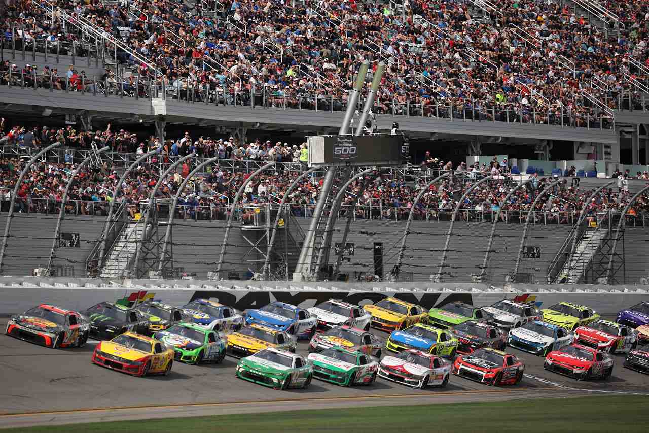 NASCAR、今週末からステージブレイクの運用を刷新。2027年カレンダーでは4つのトラックが新たに確定