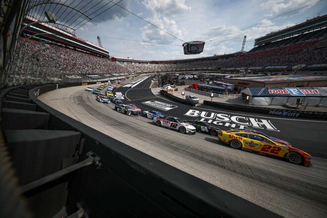 NASCAR、今週末からステージブレイクの運用を刷新。2027年カレンダーでは4つのトラックが新たに確定