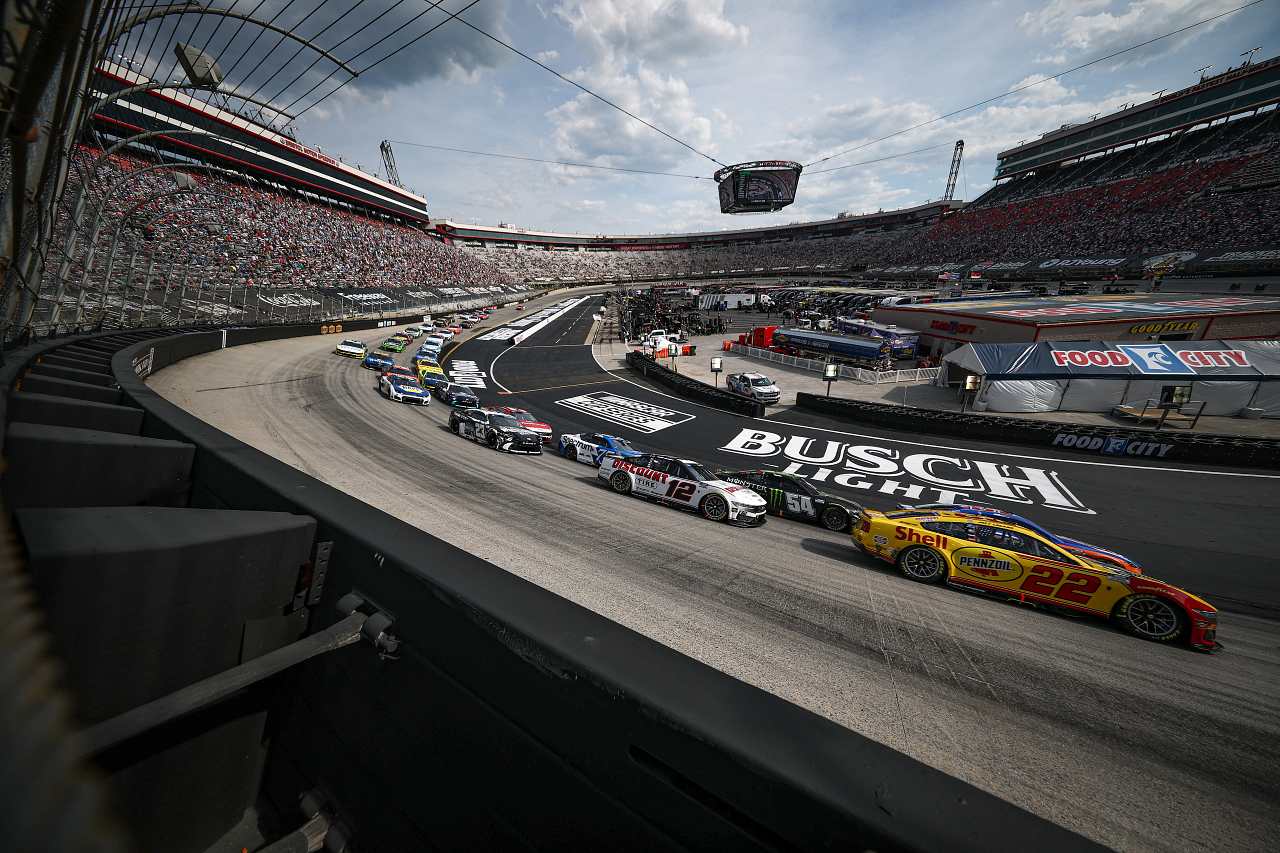 NASCAR、今週末からステージブレイクの運用を刷新。2027年カレンダーでは4つのトラックが新たに確定