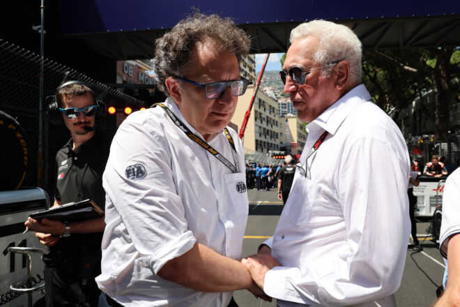 FIAのシングルシーター部門責任者ニコラス・トンバジスとアストンマーティンF1チームオーナーのローレンス・ストロール