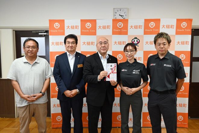 SF第8戦SUGOにTEAM GOHの芳賀美里監督が故郷大槌町立吉里吉里学園の生徒たちを招待。レースを楽しむ