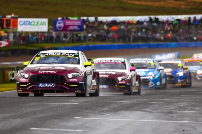 メルセデスAMGの新型A35サルーンが初優勝。元世界戦経験者チルトンもひさびさの勝利／BTCC第6戦