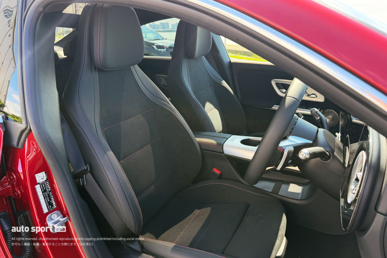 【新型CLA試乗】全面ディスプレイで一足お先に未来を体感。最新メルセデスの流儀が詰まった4ドアクーペ