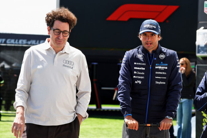 マッティア・ビノット（アウディF1チームのCEO兼チーム代表）とカルロス・サインツ（ウイリアムズ）