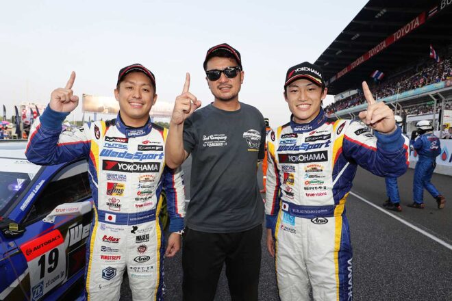 関口雄飛、坂東正敬監督、国本雄資（WedsSport ADVAN RC F）