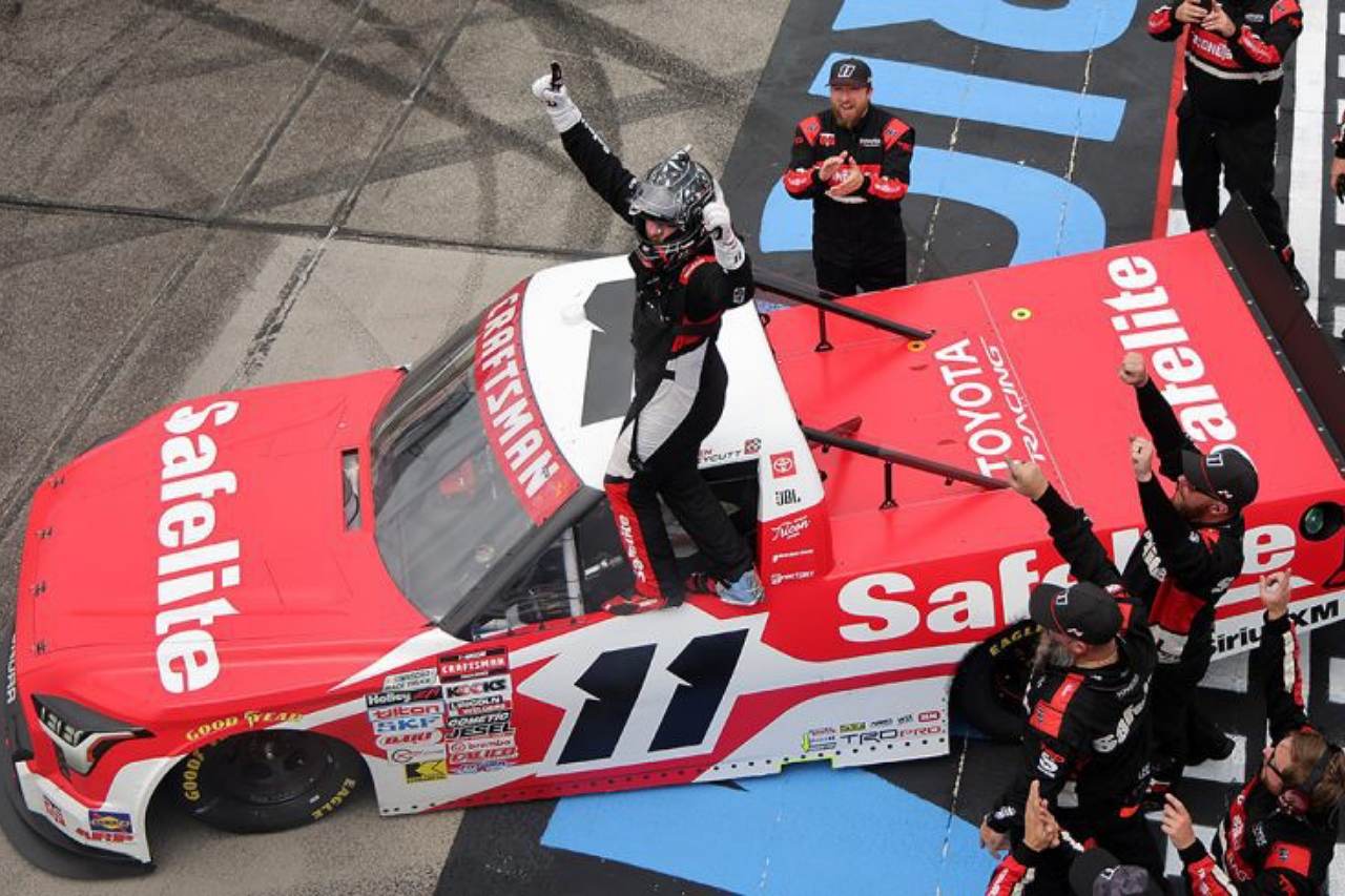 復調ジョーイ・ロガーノが直近4戦で2勝目。終盤“チェイス”に向け残りは2戦に／NASCAR第24戦