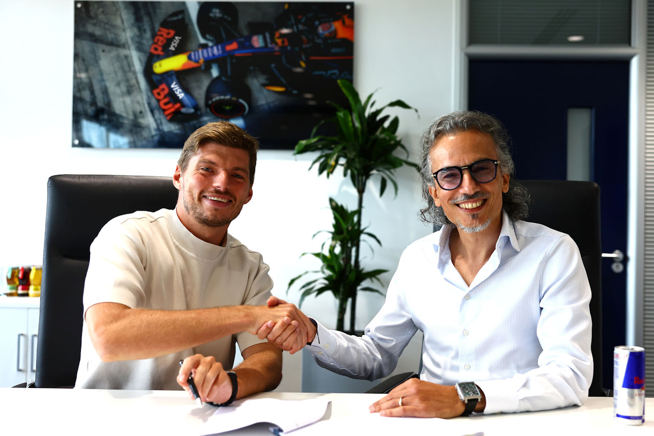 マックス・フェルスタッペンとレッドブルF1チーム代表ローラン・メキース