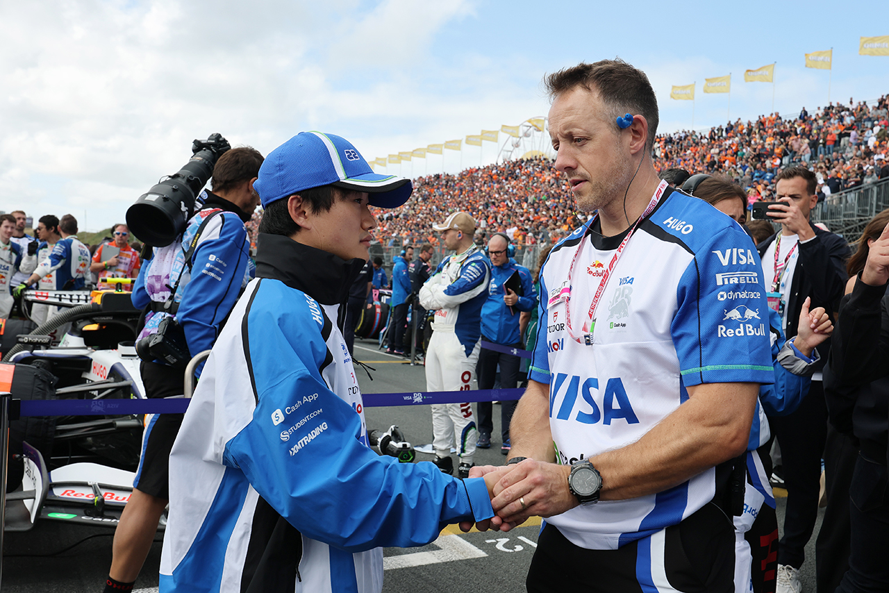 角田裕毅とパフォーマンスコーチのデクラン・フォーリー（レーシングブルズ）