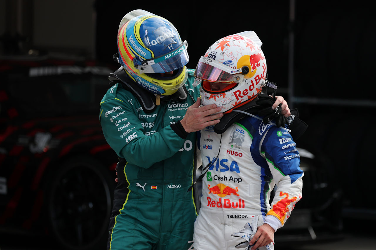 角田裕毅（レーシングブルズ）とフェルナンド・アロンソ（アストンマーティン）