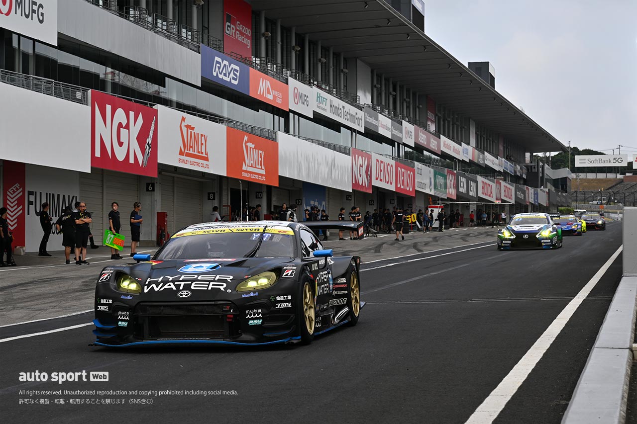 第5戦の翌日の鈴鹿サーキットでスーパーGTの2027年に向けたタイヤテスト実施。17台が周回を重ねる