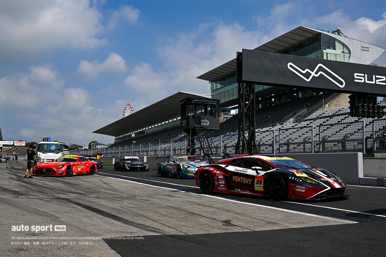 第5戦の翌日の鈴鹿サーキットでスーパーGTの2027年に向けたタイヤテスト実施。17台が周回を重ねる