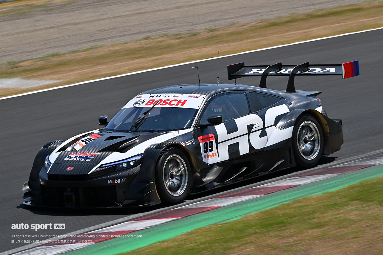 第5戦の翌日の鈴鹿サーキットでスーパーGTの2027年に向けたタイヤテスト実施。17台が周回を重ねる