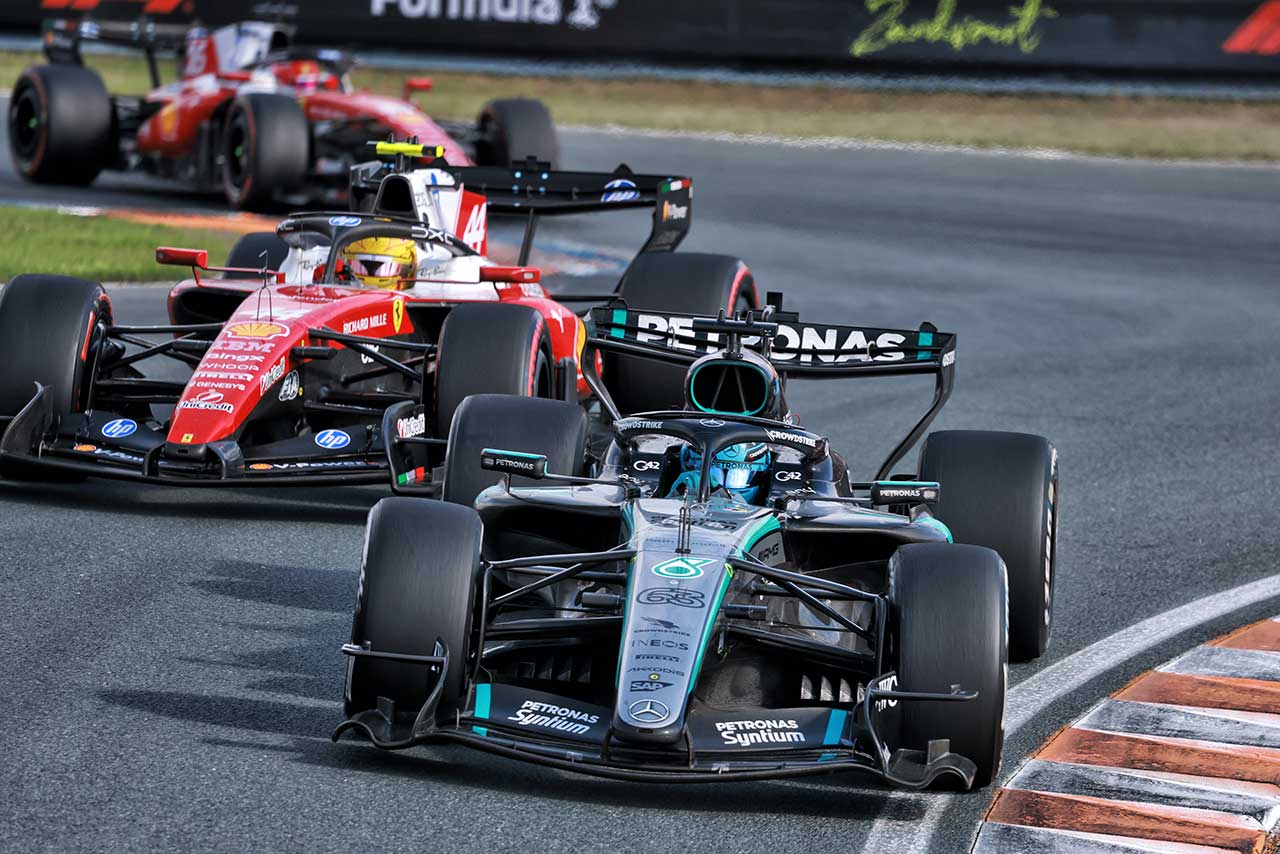 ジョージ・ラッセル（メルセデス）、ルイス・ハミルトン（フェラーリ）、シャルル・ルクレール（フェラーリ）