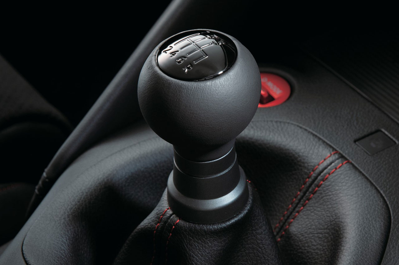 ニッサン、RZ34フェアレディZに性能向上とヘリテージ深化のマイナーチェンジ。NISMOには専用6MTが追加