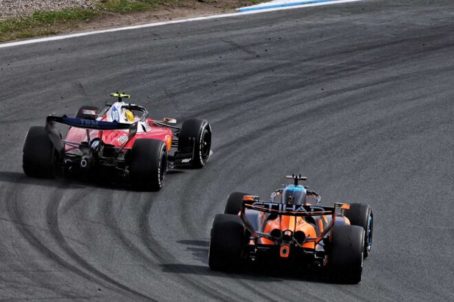 ルイス・ハミルトン（フェラーリ）＆オスカー・ピアストリ（マクラーレン）