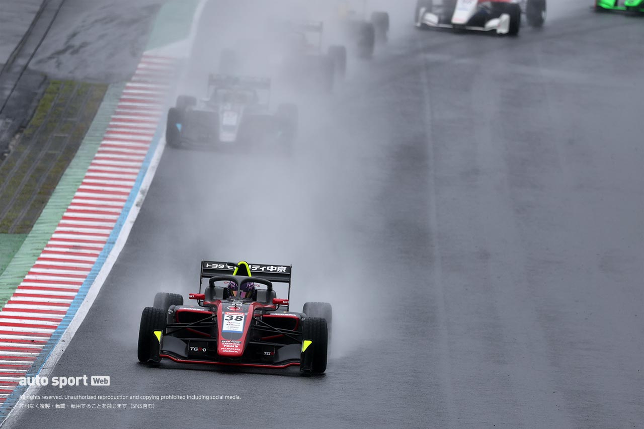 全日本スーパーフォーミュラ・ライツ選手権第14戦は雨中のレースを制し鈴木斗輝哉が連勝を飾る