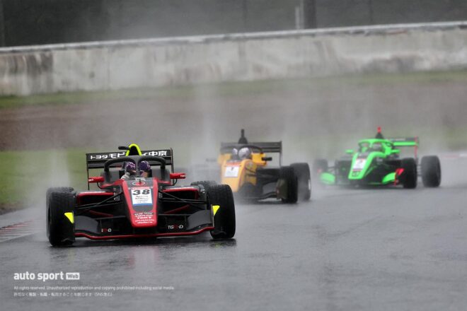 全日本スーパーフォーミュラ・ライツ選手権第15戦は二度の赤旗に。鈴木斗輝哉が3連勝