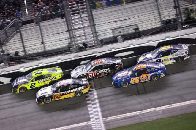 ライアン・プリースがプレーオフ進出権を奪取。レギュラー最終戦で逆転のカップ初優勝／NASCAR第26戦