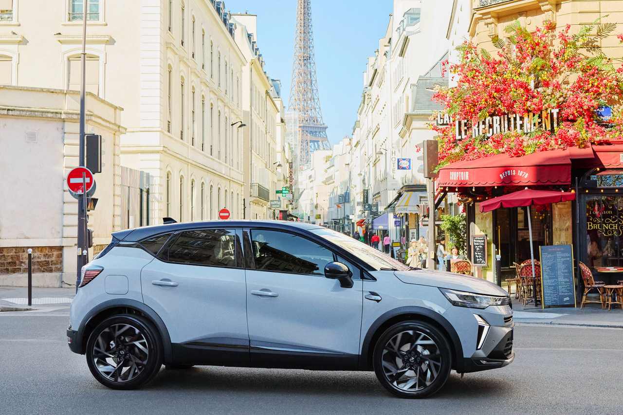 『ルノー・カングー』に限定車。今度の“クルール”は「もっとも美しい村」に着想を得たオレンジに