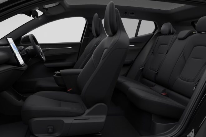 ボルボ、コンパクトEV『EX30』に漆黒のテーマカラーを初採用した限定車“Black Edition”を設定