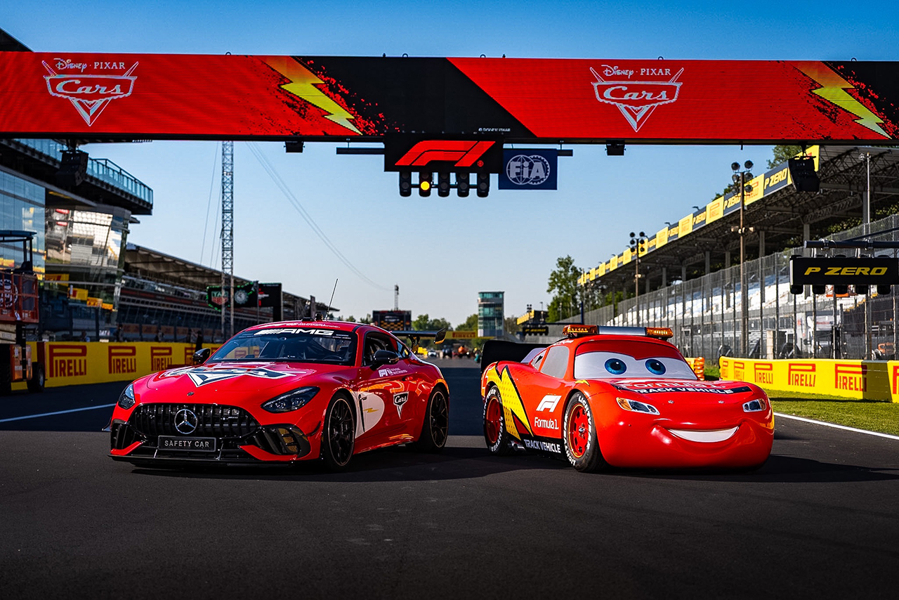 2026年F1第13戦イタリアGP　特別仕様のセーフティカーとライトニング・マックィーン