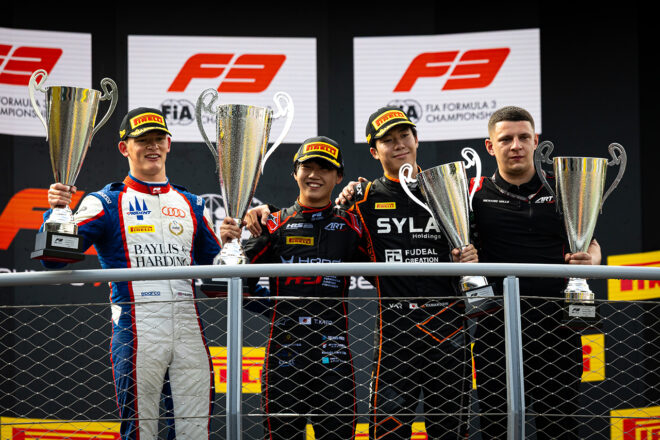 2026年FIA F3第8戦モンツァ　スプリントレース表彰式　優勝加藤大翔（ARTグランプリ／HFDP）、3位山越陽悠（VAR）