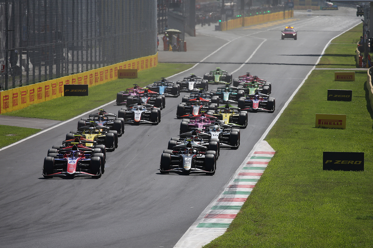 2026年FIA F2第10戦モンツァ　スプリントレースのスタート