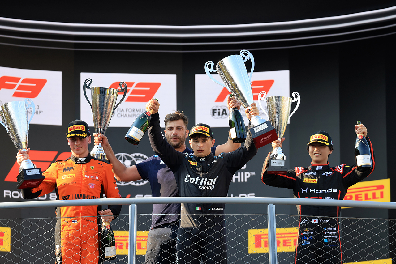 2026年FIA F3第8戦モンツァ フィーチャーレース表彰式／3位は加藤大翔（ARTグランプリ／HFDP）