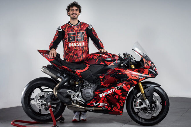 フランチェスコ・バニャイア（ドゥカティ・レノボ・チーム）と特別仕様車『Panigale V2 FB63』