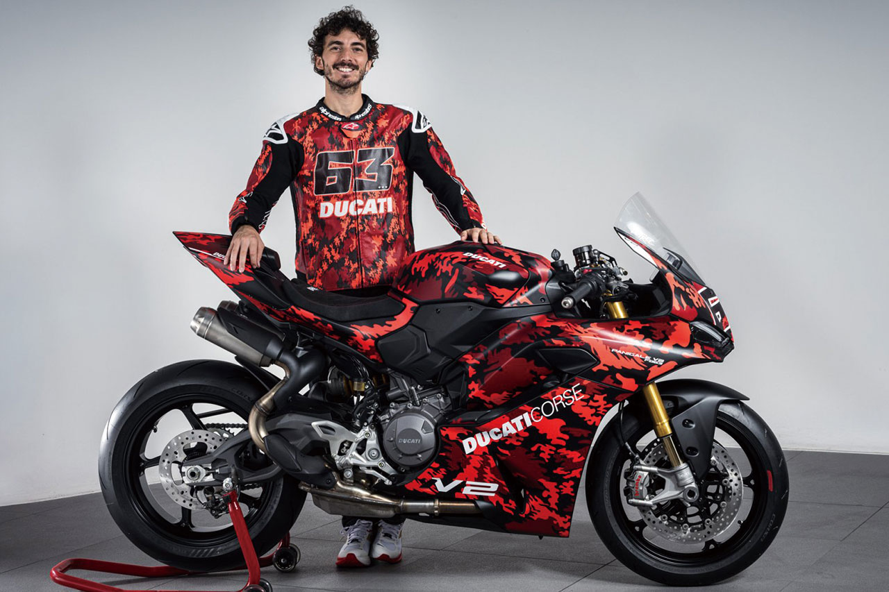 フランチェスコ・バニャイア（ドゥカティ・レノボ・チーム）と特別仕様車『Panigale V2 FB63』