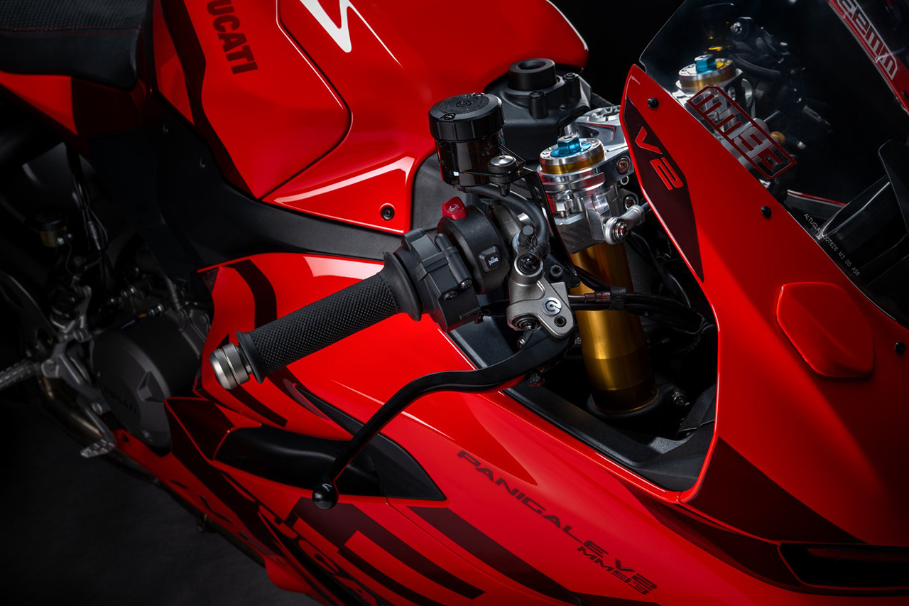 『Panigale V2』特別仕様車 レース仕様クリップオン・ハンドル