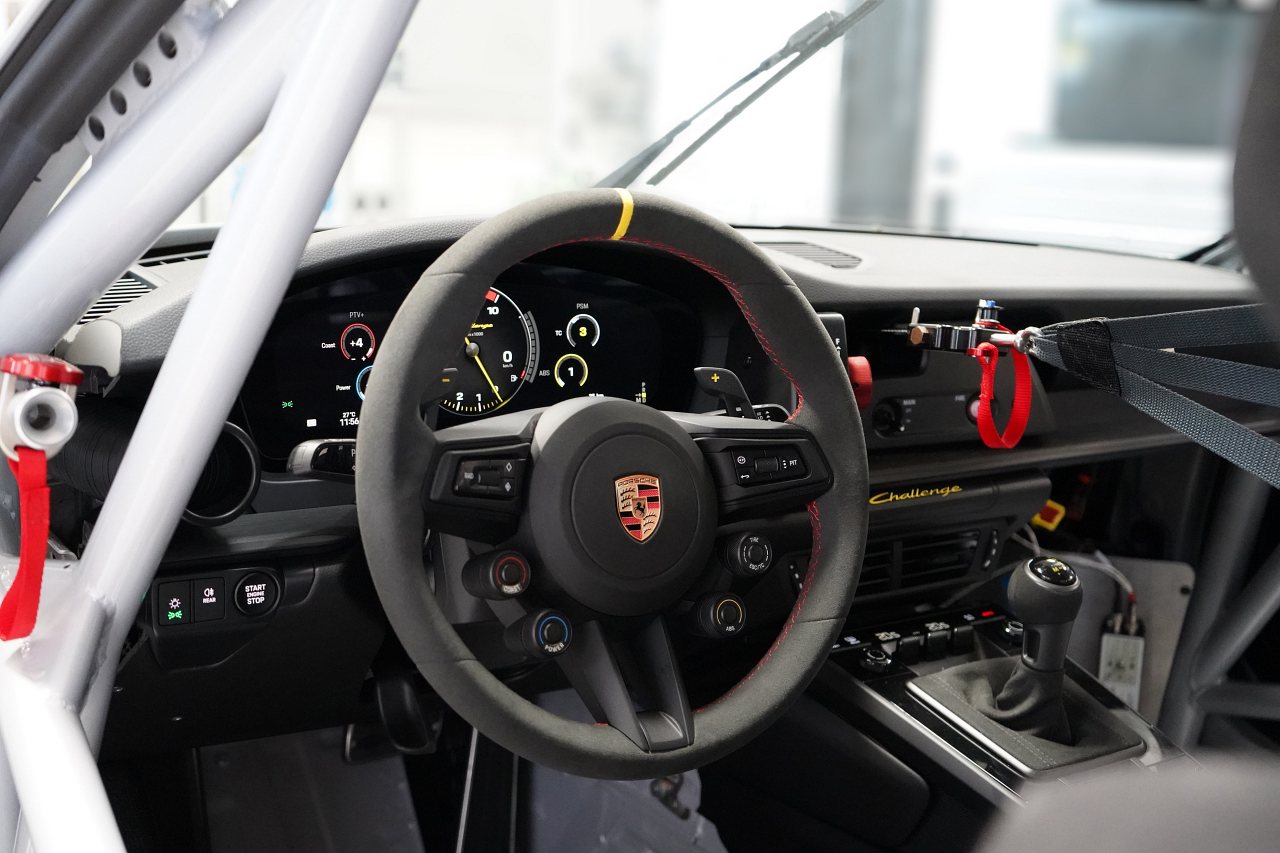 ポルシェ、新たな入門用競技車両『911チャレンジ』を発表。量産GT3の魂を持つクラブスポーツ後継